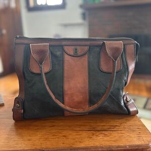 Fossil tote